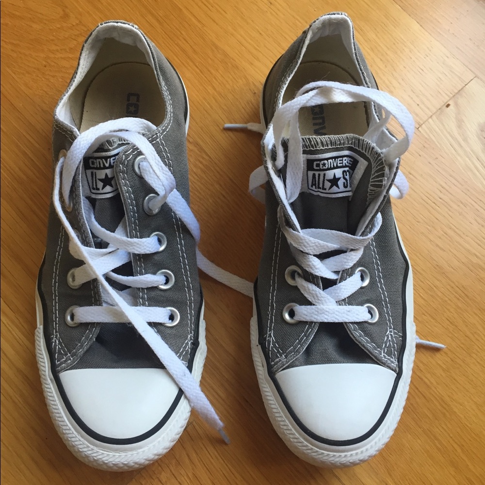 Gray kids Converse size 4